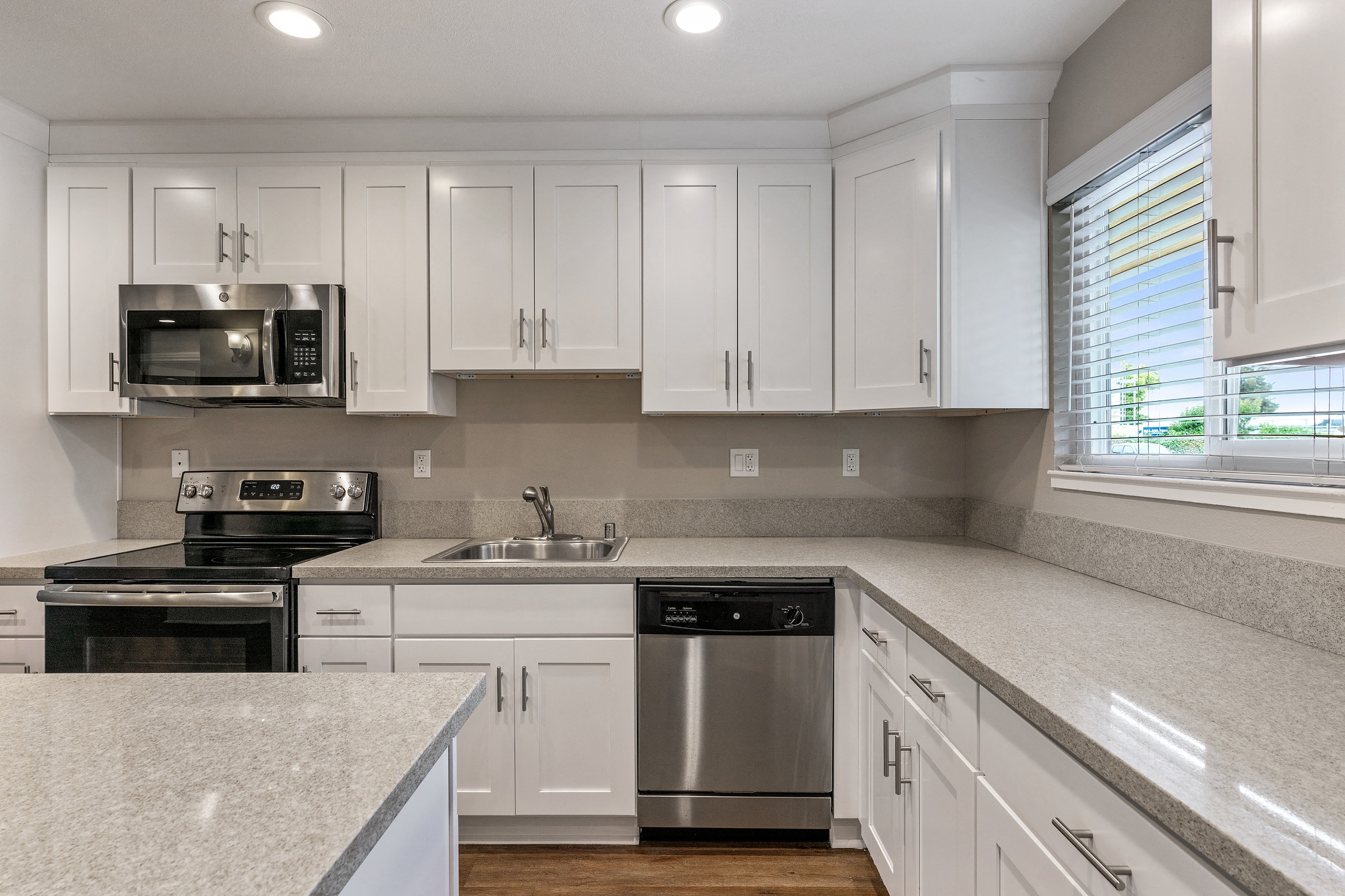 Pentagon Apartments photo 3